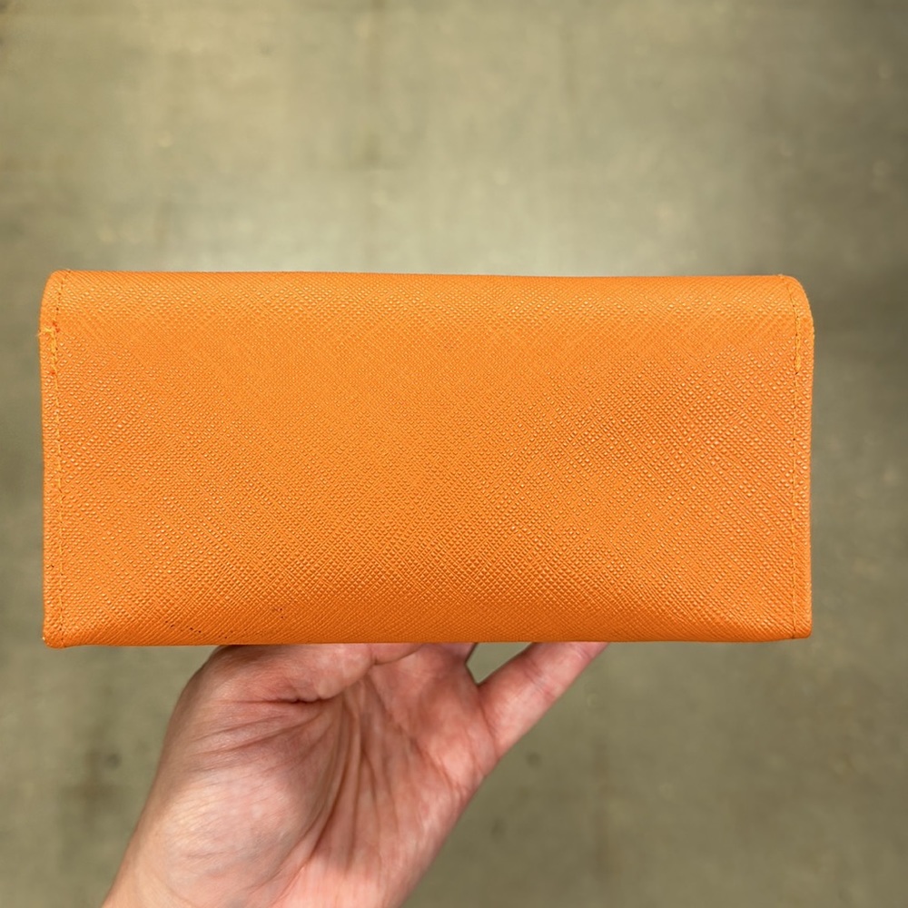 Tory Burch sunglasses case - Picture 2 of 5